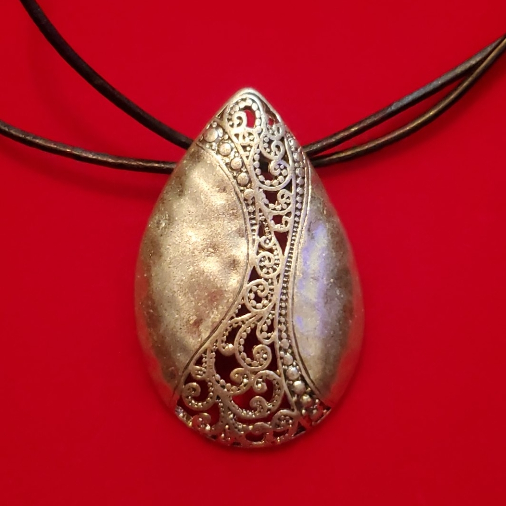 Necklace - Picture 2 of 6